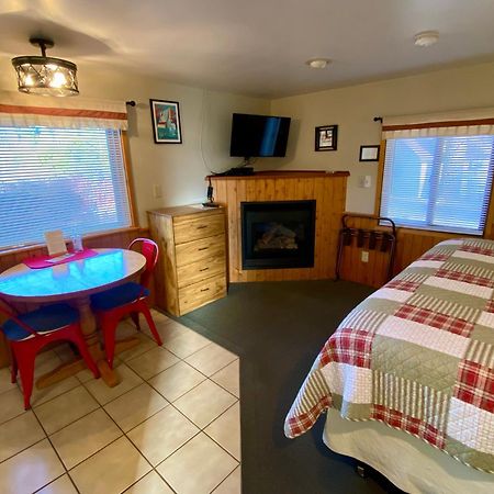 Betsie Riverside Resort Benzonia Екстериор снимка