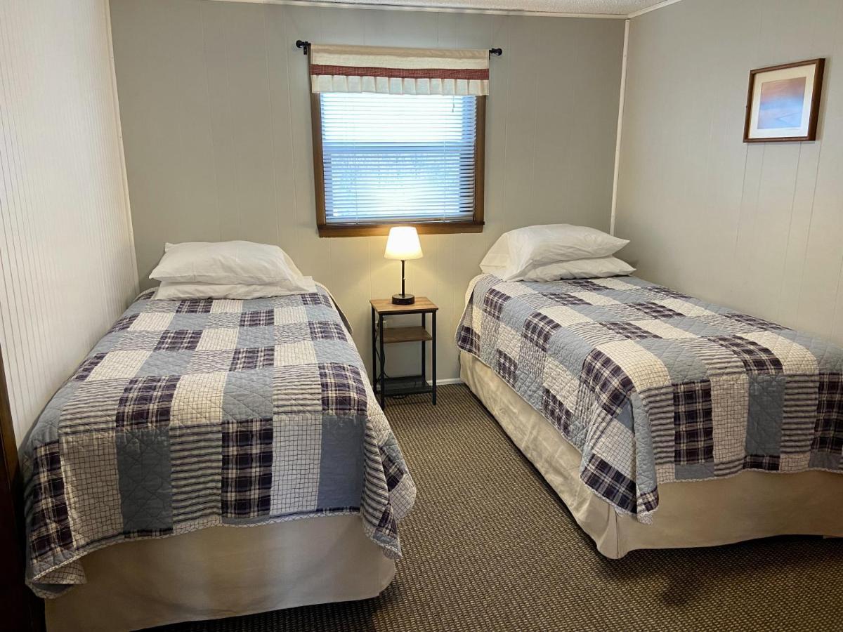 Betsie Riverside Resort Benzonia Екстериор снимка