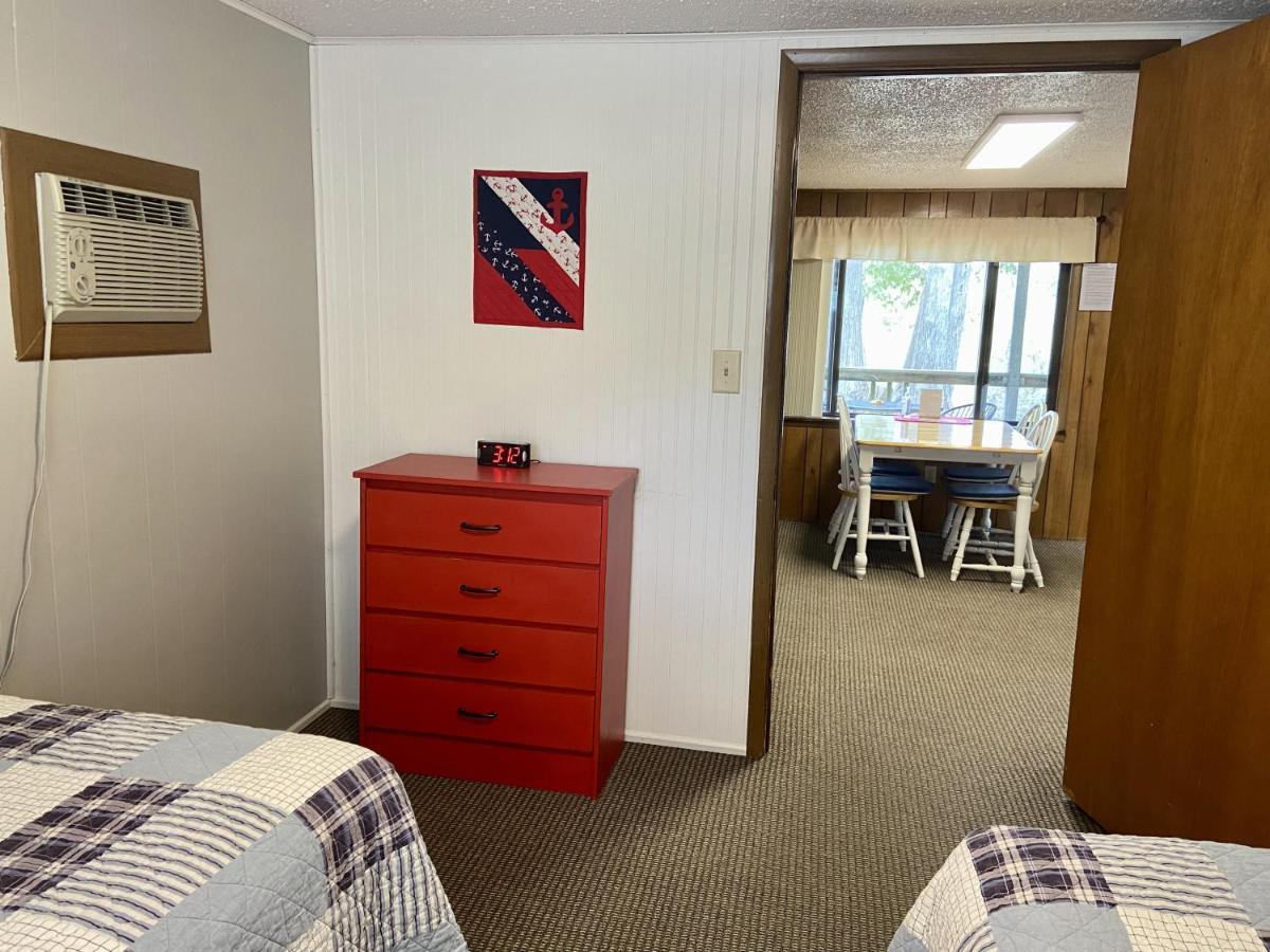 Betsie Riverside Resort Benzonia Екстериор снимка