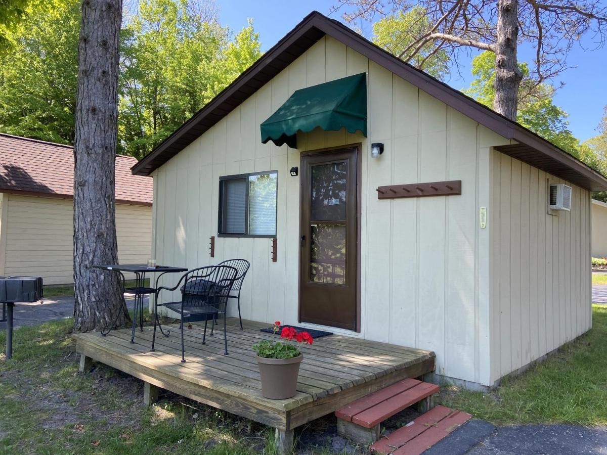 Betsie Riverside Resort Benzonia Екстериор снимка