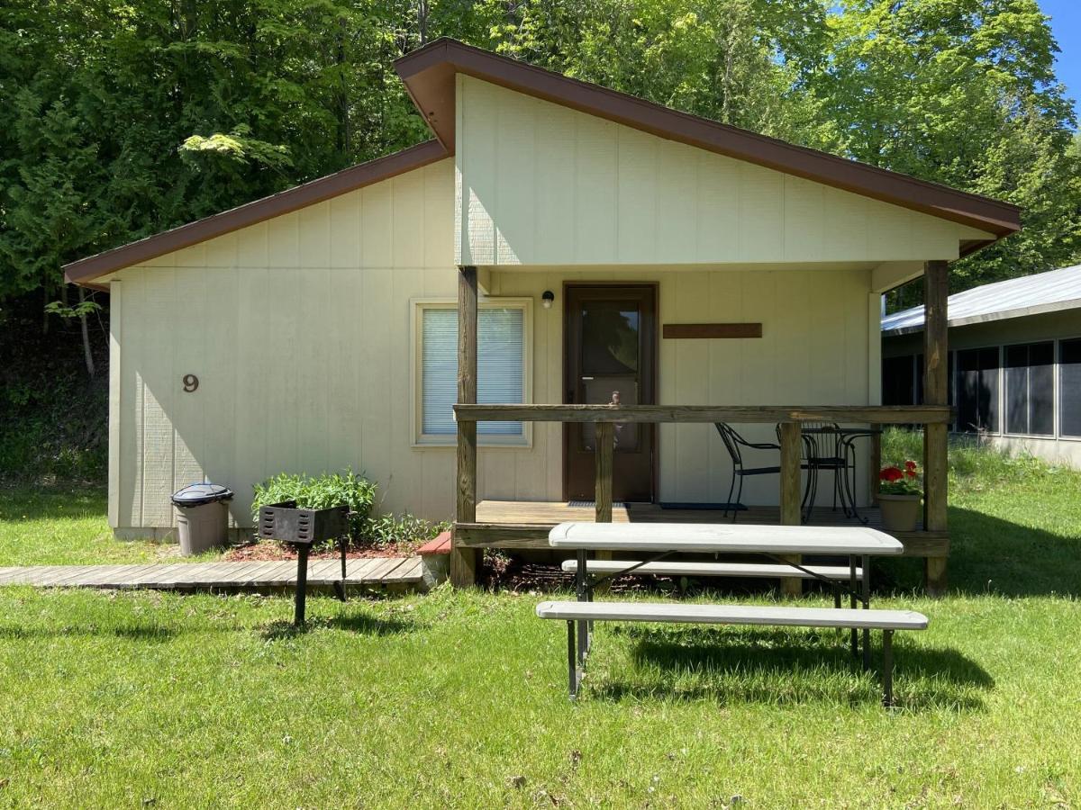 Betsie Riverside Resort Benzonia Екстериор снимка