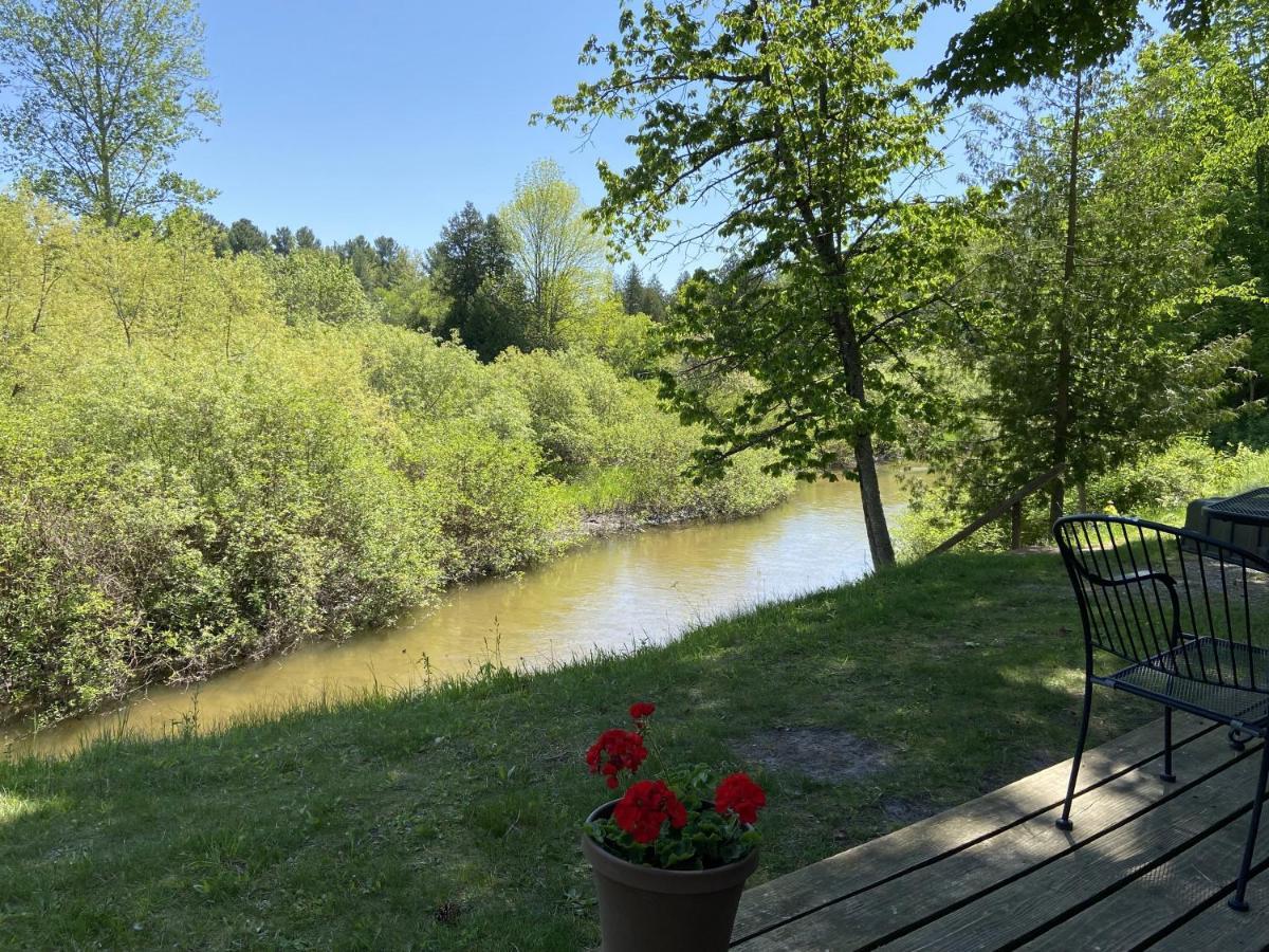 Betsie Riverside Resort Benzonia Екстериор снимка