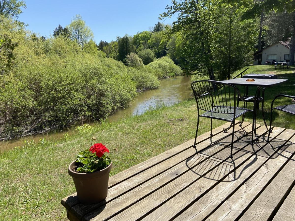 Betsie Riverside Resort Benzonia Екстериор снимка