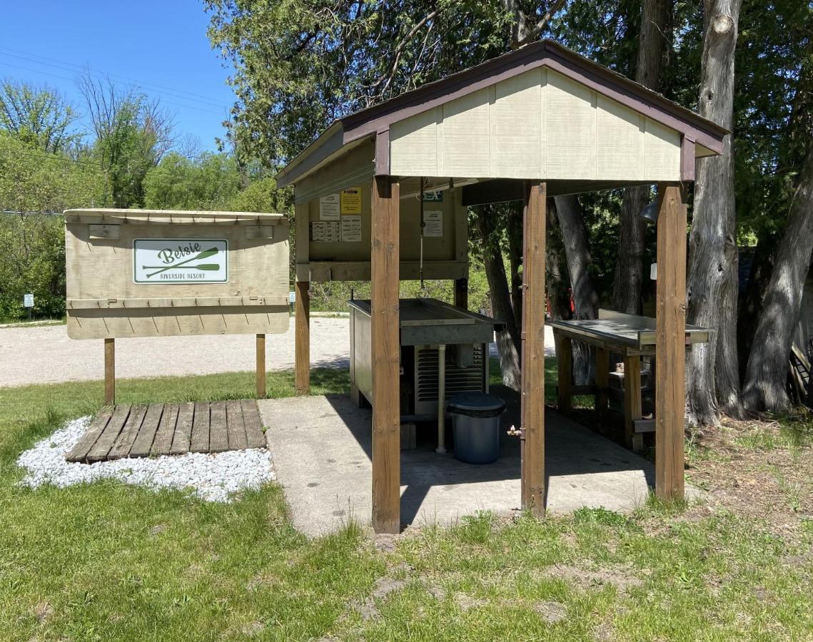 Betsie Riverside Resort Benzonia Екстериор снимка