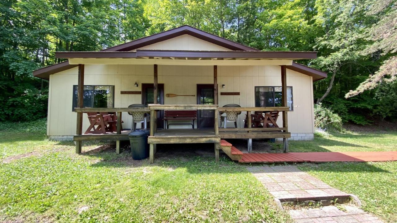 Betsie Riverside Resort Benzonia Екстериор снимка