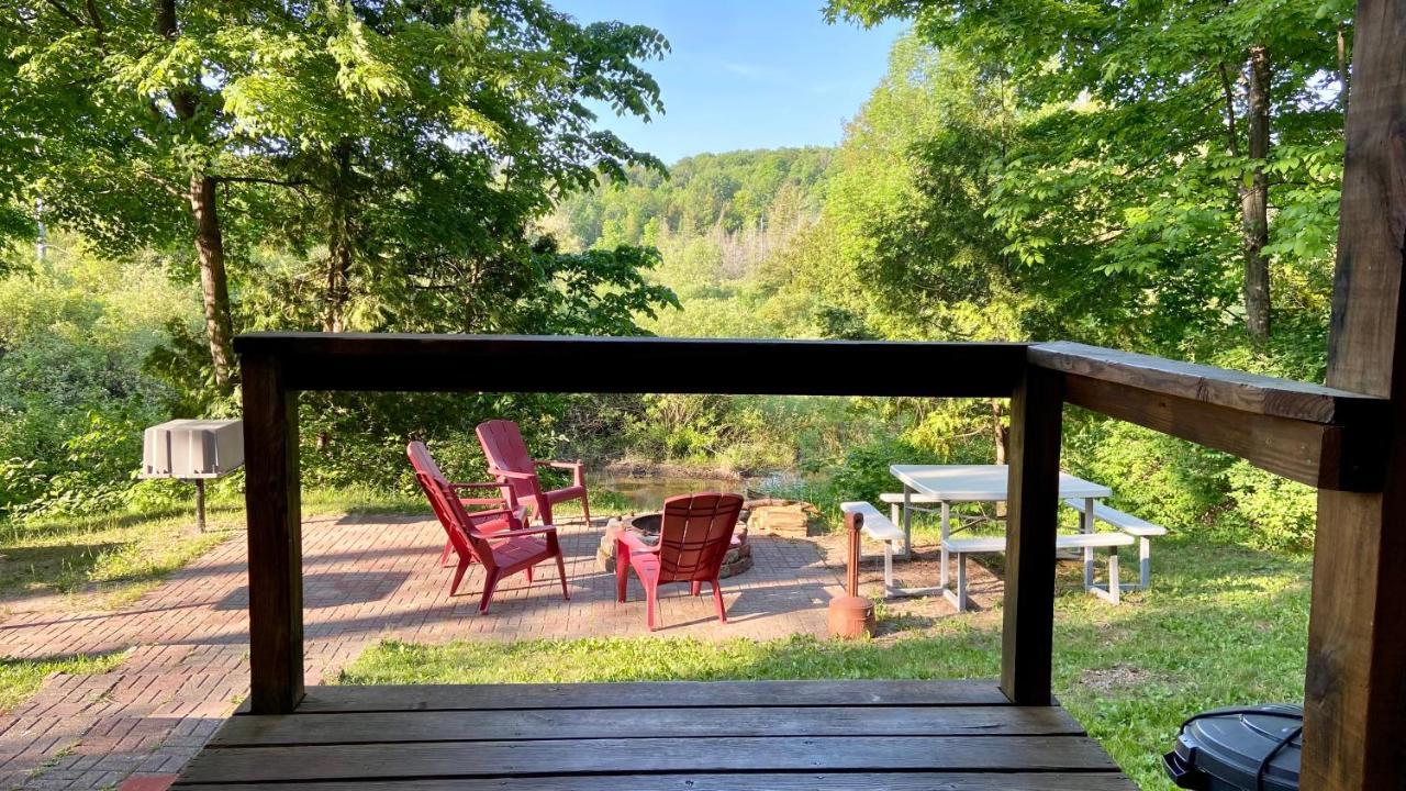 Betsie Riverside Resort Benzonia Екстериор снимка