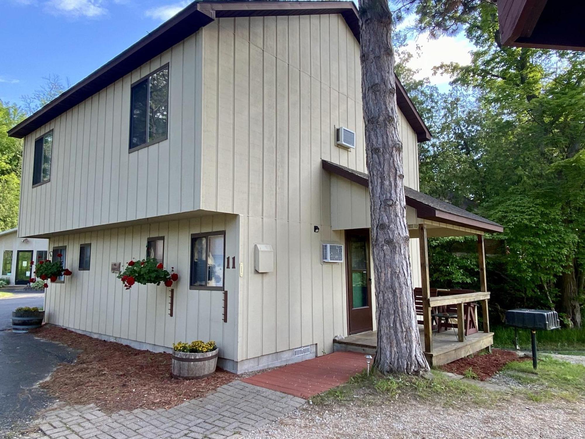 Betsie Riverside Resort Benzonia Екстериор снимка