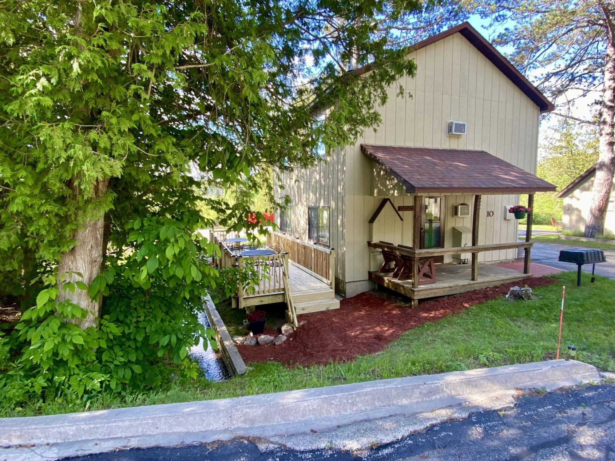 Betsie Riverside Resort Benzonia Екстериор снимка