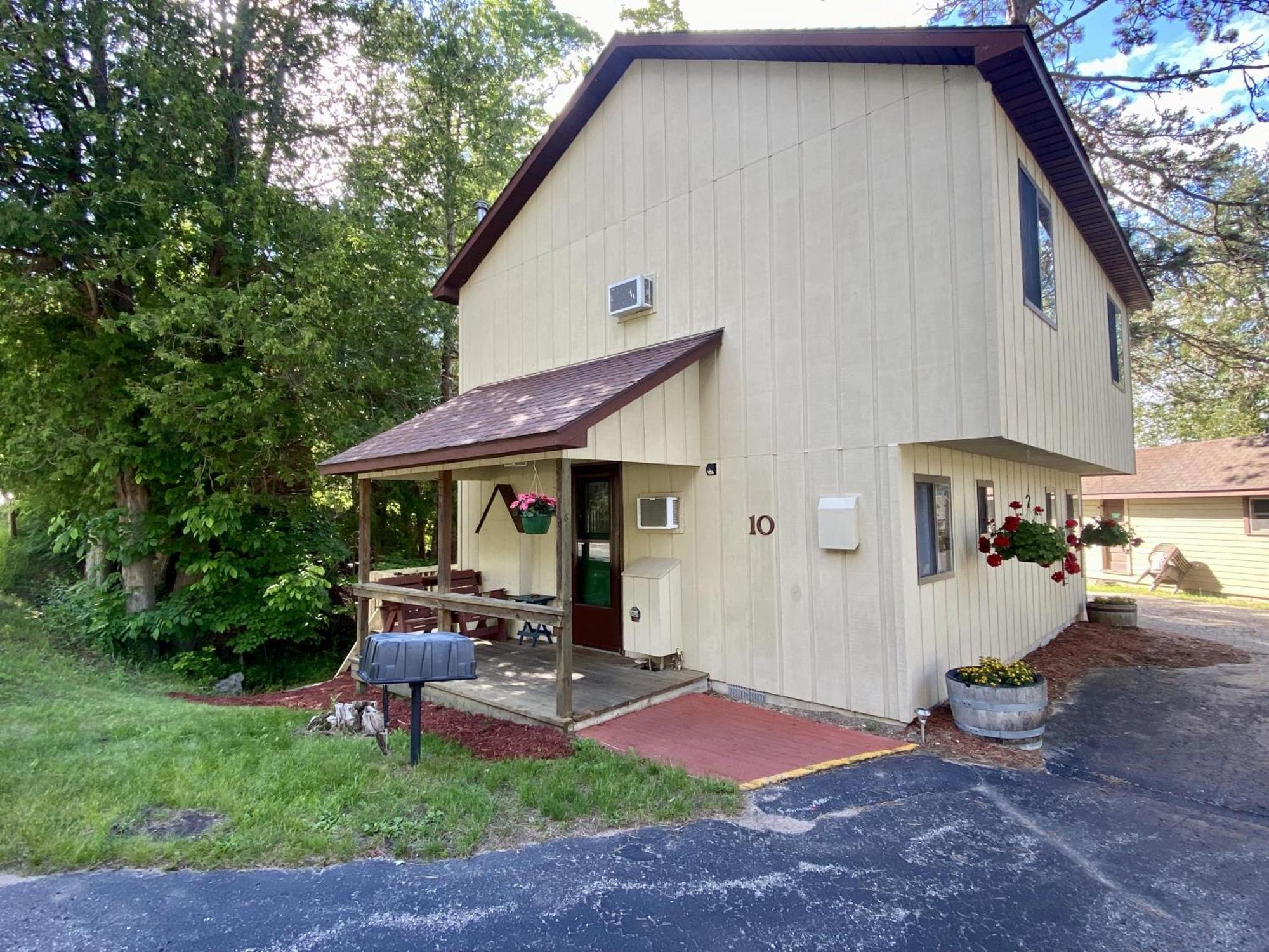 Betsie Riverside Resort Benzonia Екстериор снимка