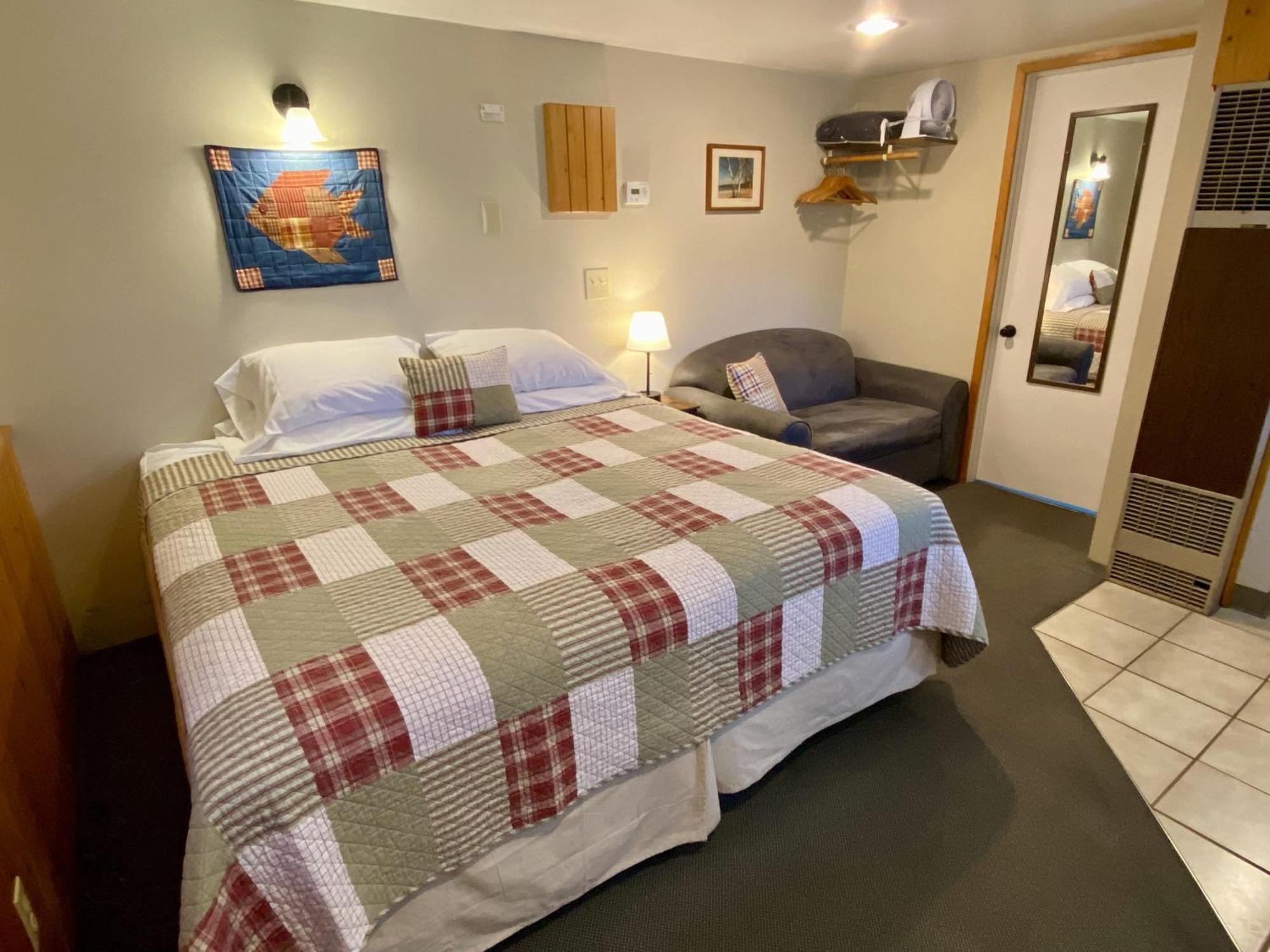 Betsie Riverside Resort Benzonia Екстериор снимка