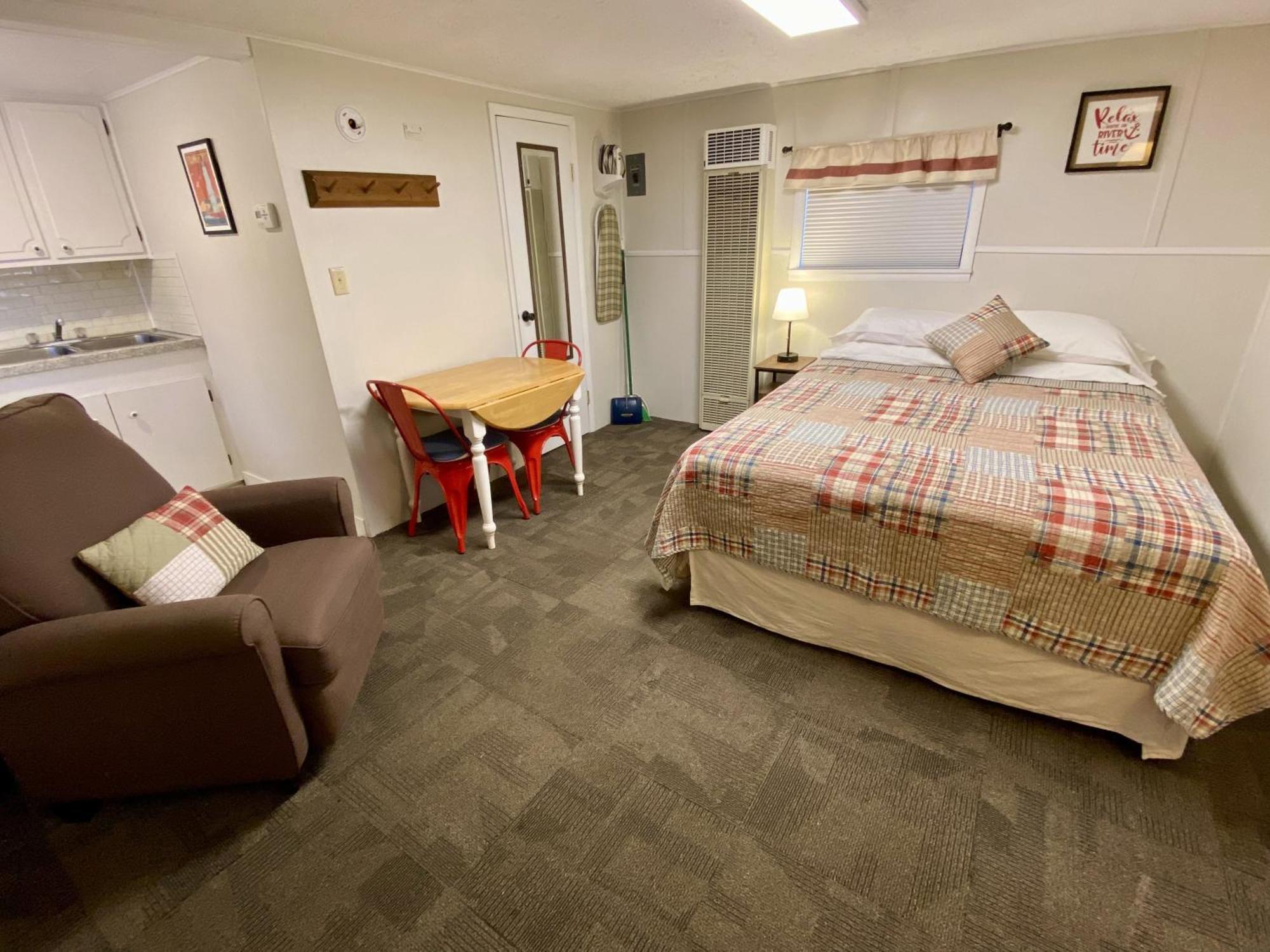 Betsie Riverside Resort Benzonia Екстериор снимка