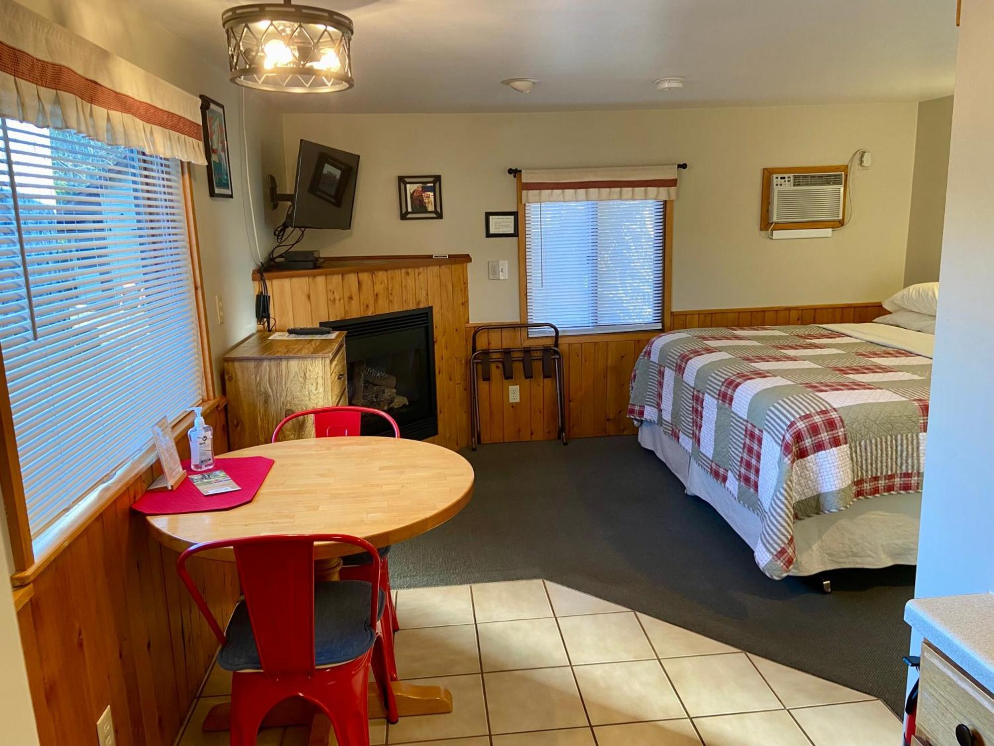 Betsie Riverside Resort Benzonia Екстериор снимка
