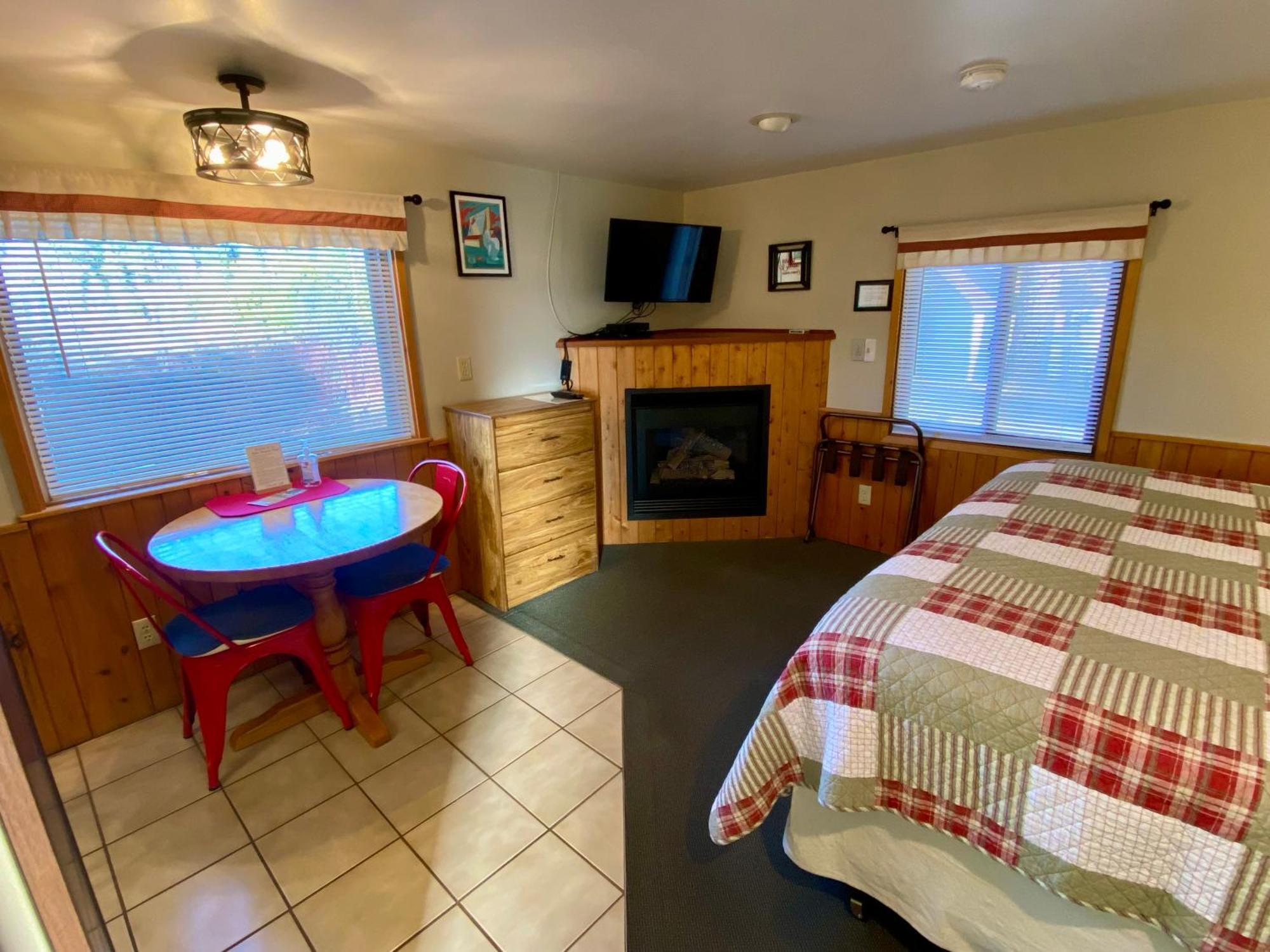 Betsie Riverside Resort Benzonia Екстериор снимка